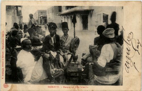 Djibouti - Devant un Cafe Somalis