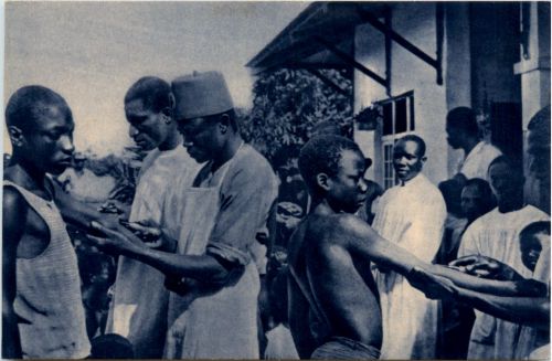 Africa - Un dispensaire catholique
