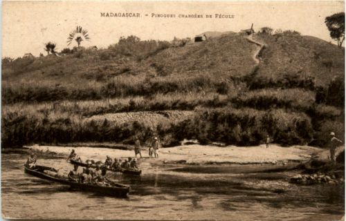 Madagascar - Pirogues Chargers de Fecule
