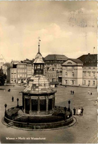 Wismar, Markt mit Wasserkunst