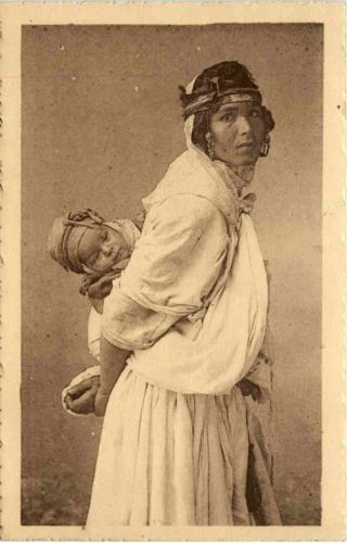 Femme Tzigane et son enfant