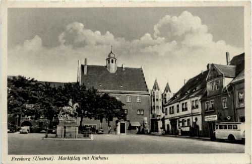 Freyburg - Marktplatz mit Rathaus