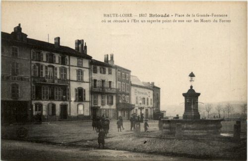 Brioude - Place de la Grande Fontaine