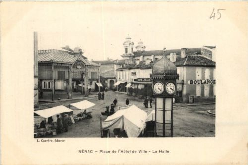 Nerac - Place de l Hotel de Ville - La Halle