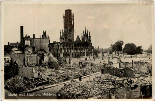 Middelburg - Market met Stadhuis