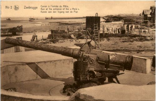 Zeebrugge - Canon a l entree du Mole