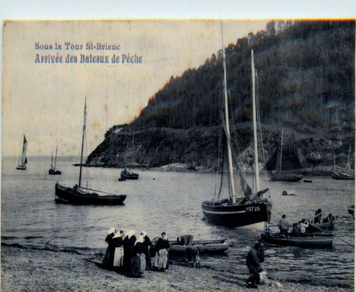Sous la Tour St-Brieuc - Arrivee des Bateaux de Peche