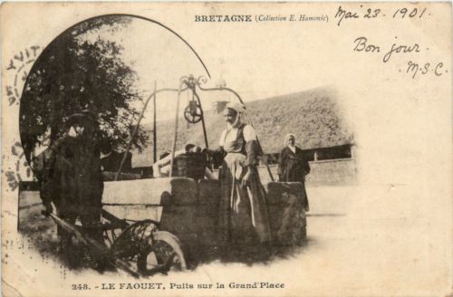 Le Faouet - Puits sur la Grand Place