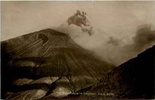 Mt. Noauruhor in Eruption - Vulcano - New Zealand