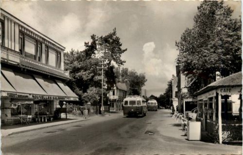 Jullouville - La Route vers Granville