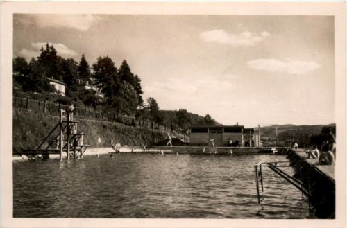 Lamure sur Azergues - La Piscine