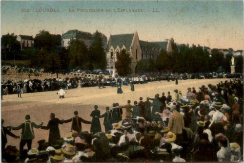 Lourdes - La Procession de l Esplanade