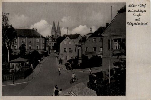 Weiden, Weissenburger Strasse mit Kriegerdenkmal