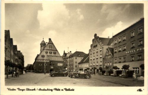 Weiden, Hindenburgplatz mit Rathaus
