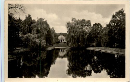 Teutschenthal, Bez. Halle, Park mit Zentralschule