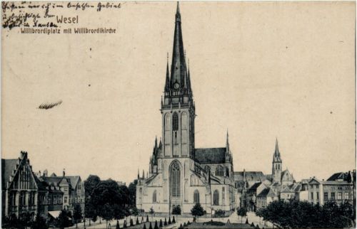 Wesel, Willibrordirplatz mit Willibrordirkirche