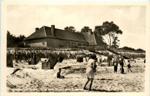 Zingst, Blick vom Strand zum Kurhotel