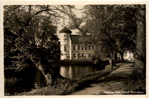 Parkweg beim Schloss Rheinsberg