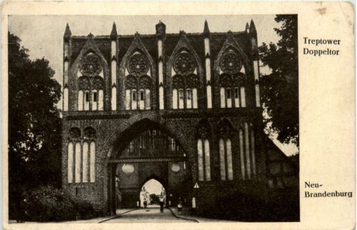 Neu-Brandenburg, Treptower Doppeltor