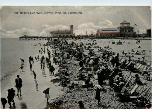 Gt. Yarmouth - Beach and Wellington Pier