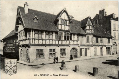 Lisieux - Place Hennuyer