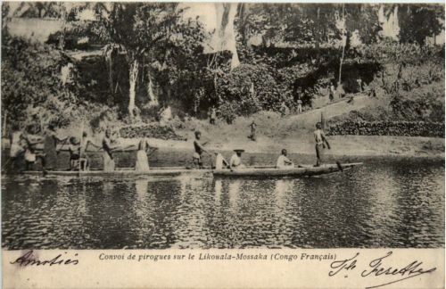 Convoi de pirogues sur le Likouala Mossaka