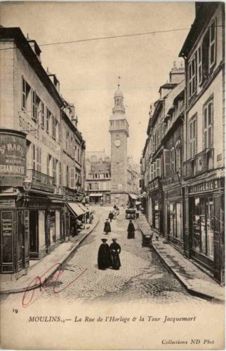 Moulins - La Rue de l Horloge