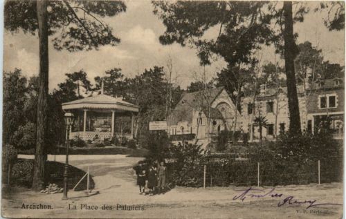 Arcachon, La Place des palmiers
