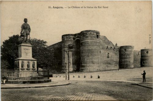 Angers, Le Chateau et la Statue du Roi Rene