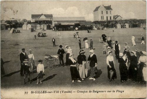 St.Gilles-sur-Vie, Groupes de Baigneurs sur la Plage