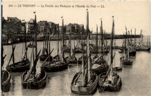 Le Treport, La Flottile des Pecheurs et lÈntree du Port