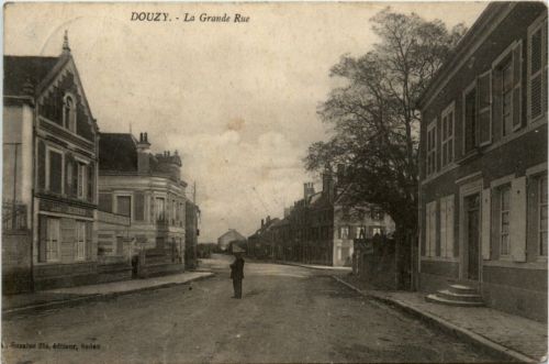 Douzy, La Grande Rue