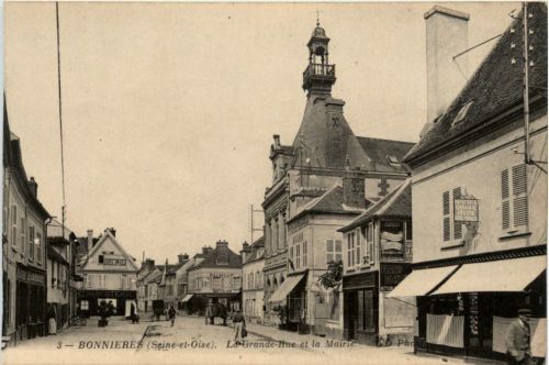 Bonnieres, La Grande-Rue et la mairie