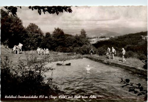 Waldbad-Bernhardshöhe mit Blick zum Arber, Englmar