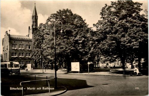 Bitterfeld, Markt mit Rathaus