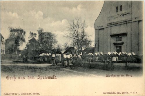 Gruss aus dem Spreewald, Kirchgang in Burg