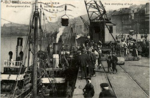 Boulogne sur Mer - Dechargement d un bateau