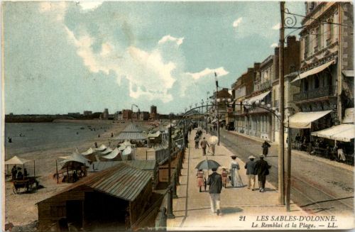Les Sables d Olonne - Le Remblai et la Plage