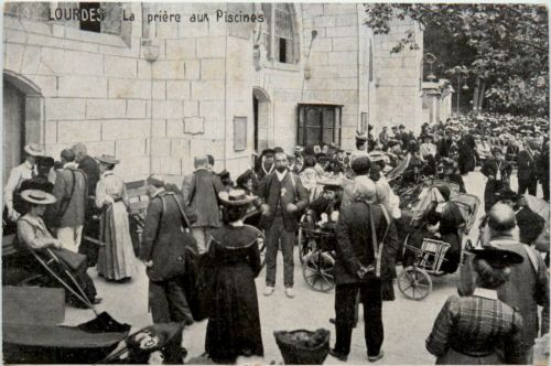 Lourdes - La priere aux Piscines