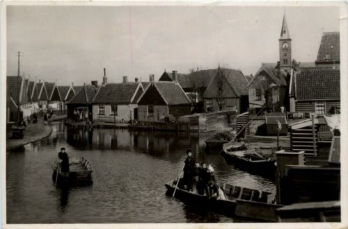 Volendam - In let dorp