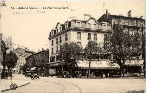 Argenteuil - La Place de la Gare