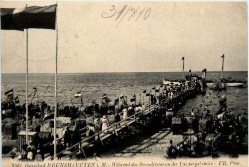 Seebad Brunshaupten, während des Strandfestes an der Landungsbrücke
