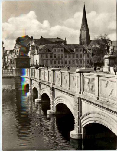 Schwerin, Schlossbrücke mit Blick auf den Dom