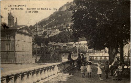 Grenoble - Terasse du Jardin de Ville