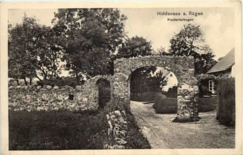 Hiddensee a. Rügen, Klostertorbogen