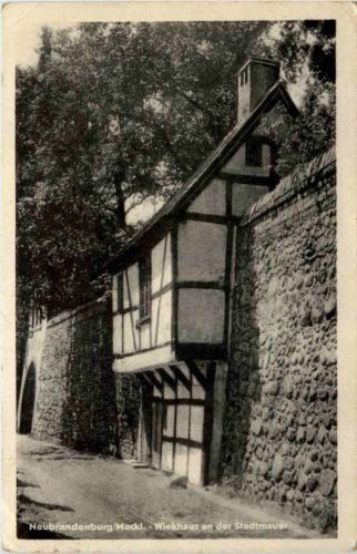 Neubrandenburg, Wiekhaus an der Stadtmauer