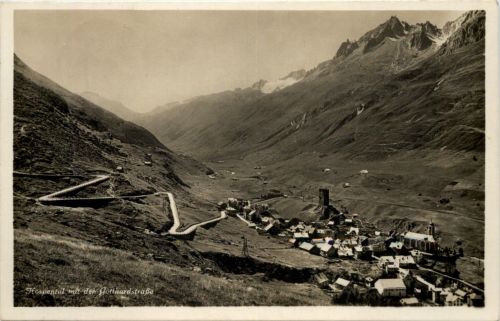 Hospental mit der Gotthardstrasse