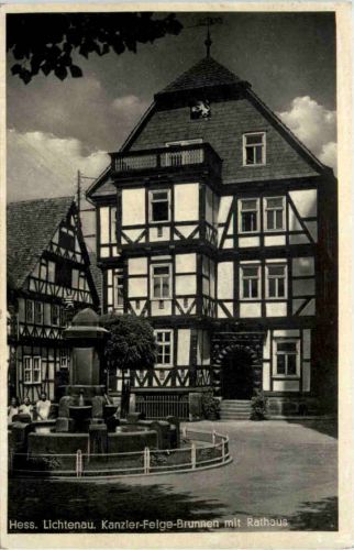 Hess. Lichtenau, Kanzler-Felge-Brunnen mit Rathaus