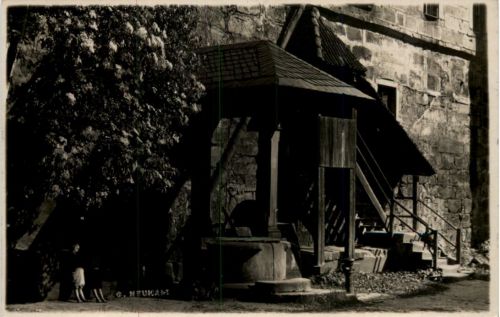 Kronach, Am Brunnen im Schlosshof