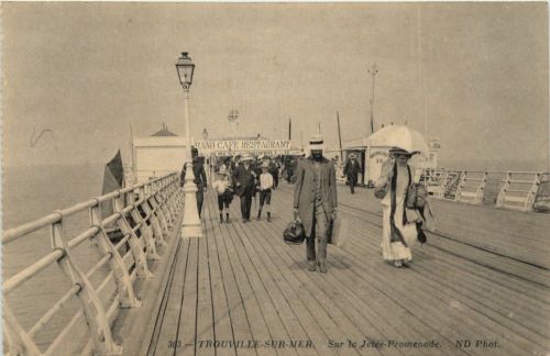 Trouville sur Mer - Sur la Jetee